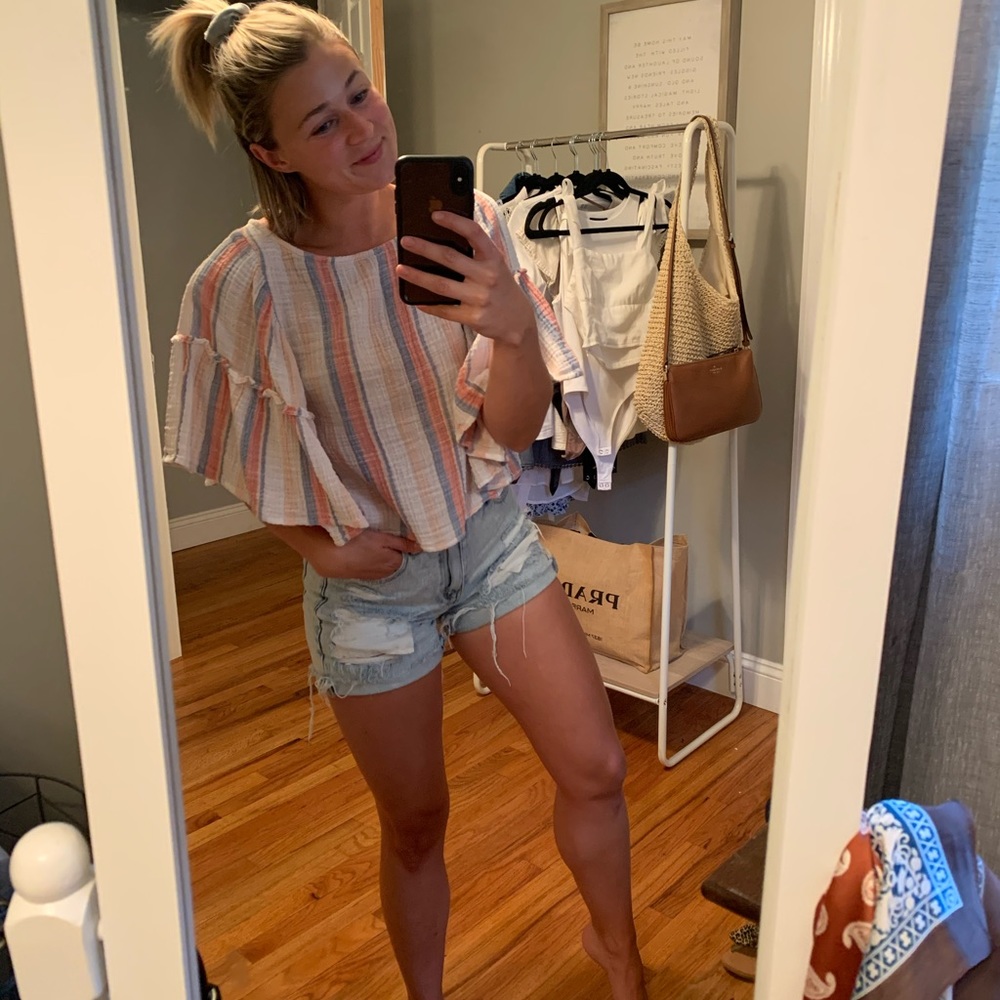 Cropped, stripped shirt with butterfly sleeves
